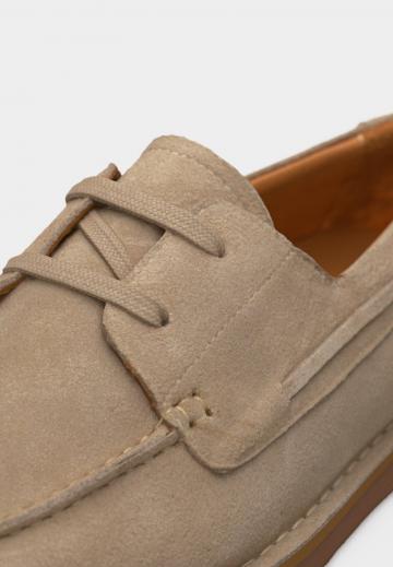 Ботинки на шнуровке