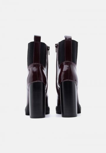 Полусапожки на высоком каблуке