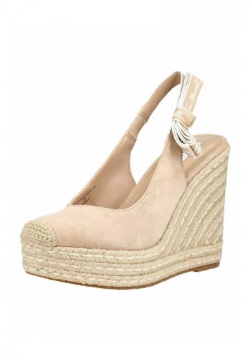 Туфли на высоком каблуке