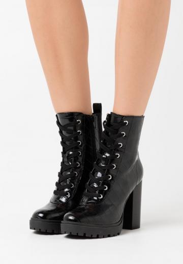 Полусапожки на высоком каблуке