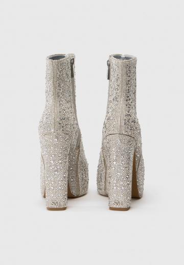 Высокие сапоги