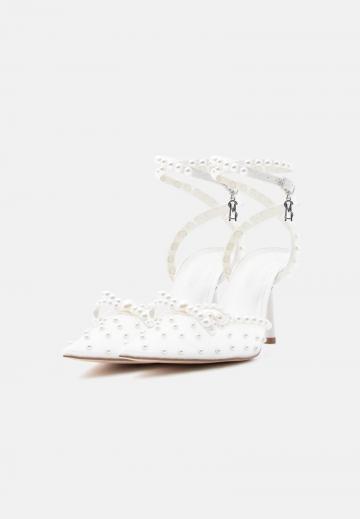 Туфли на высоком каблуке