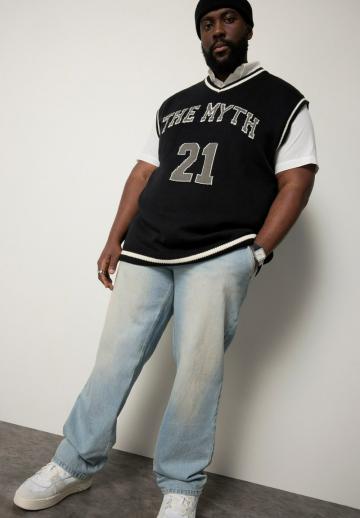 Прямые джинсы