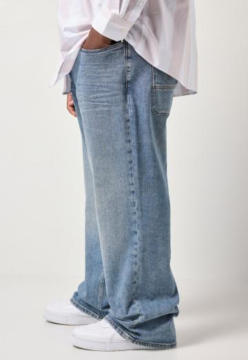 Прямые джинсы