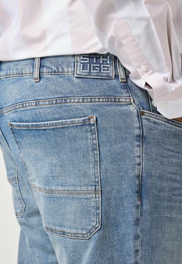 Прямые джинсы