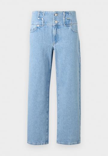 Прямые джинсы