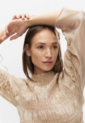 Атласная блузка