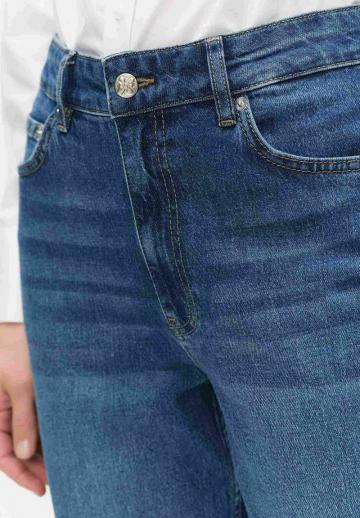 Прямые джинсы