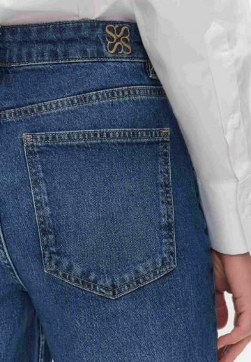 Прямые джинсы