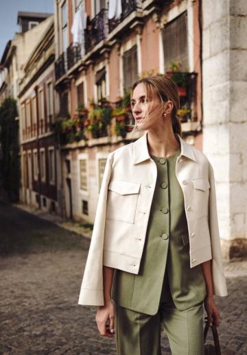 Куртка с накладнымит карманами