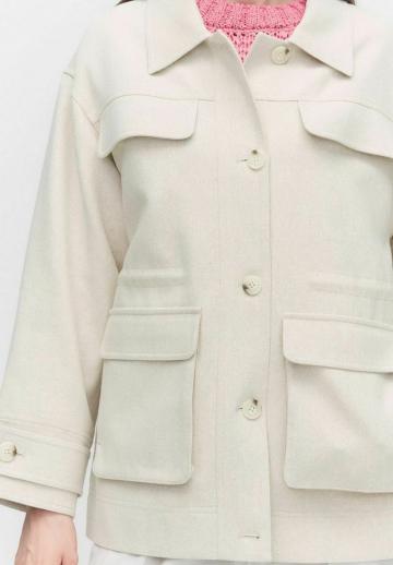 Куртка с накладнымит карманами