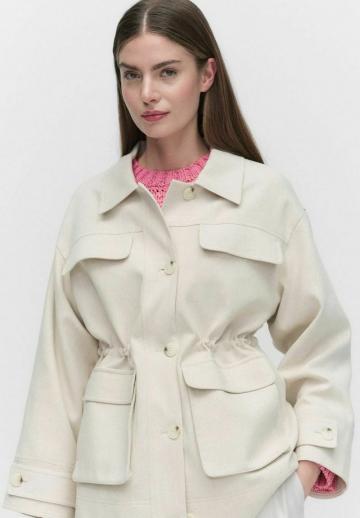 Куртка с накладнымит карманами