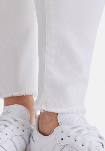 Узкие джинсы