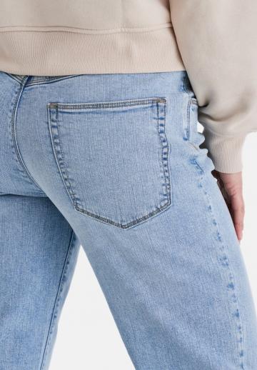 Прямые джинсы