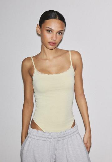 Топ на бретельках