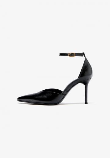 Туфли на высоком каблуке