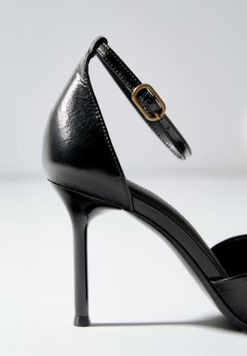 Туфли на высоком каблуке