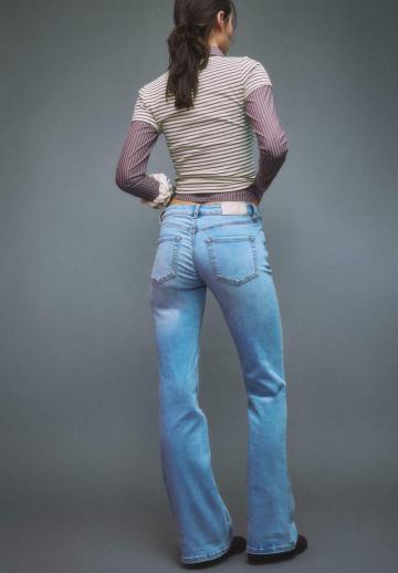 Клешеные брюки