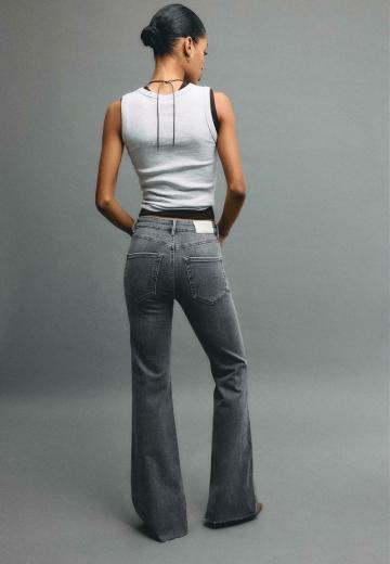 Клешеные джинсы