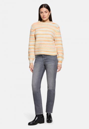 Пуловер в полоску