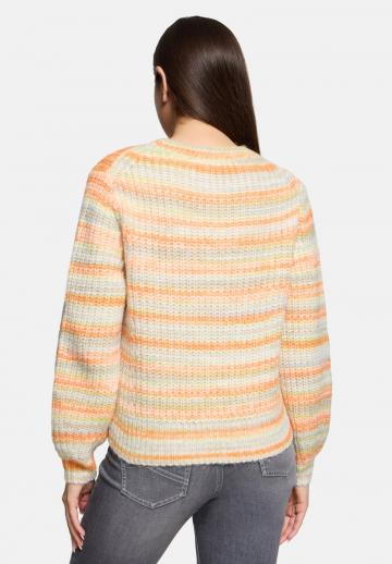 Пуловер в полоску