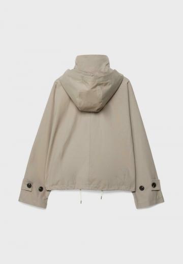 Куртка с накладнымит карманами