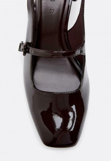 Туфли с высоким носом