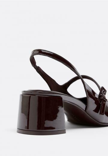 Туфли с высоким носом