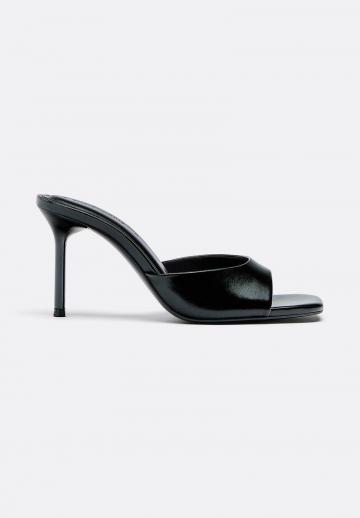 Босоножки на каблуке