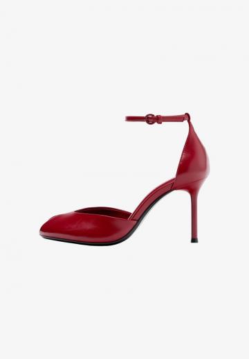 Туфли с открытым носом