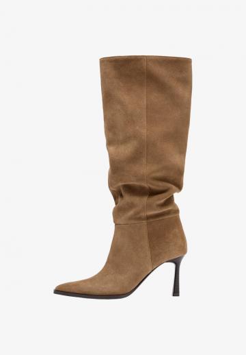 Высокие сапоги