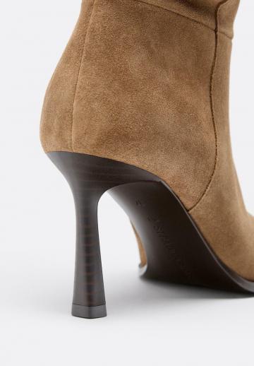 Высокие сапоги