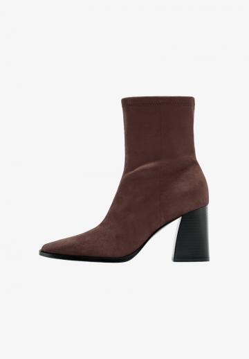 Полусапожки на высоком каблуке