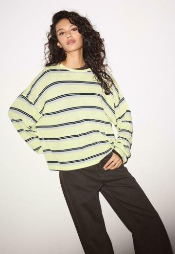 Пуловер в полоску