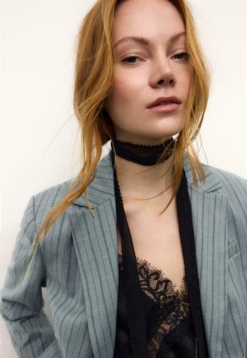 Блейзер с накладными карманами