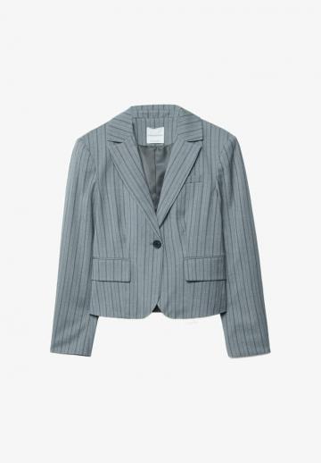 Блейзер с накладными карманами