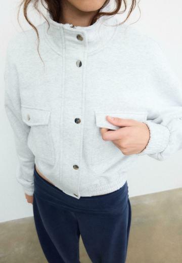 Куртка с накладнымит карманами