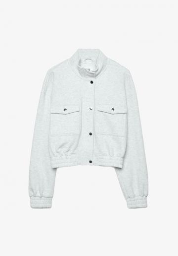 Куртка с накладнымит карманами