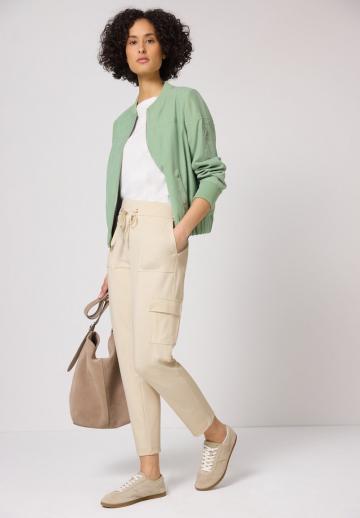 Брюки с накладными карманами