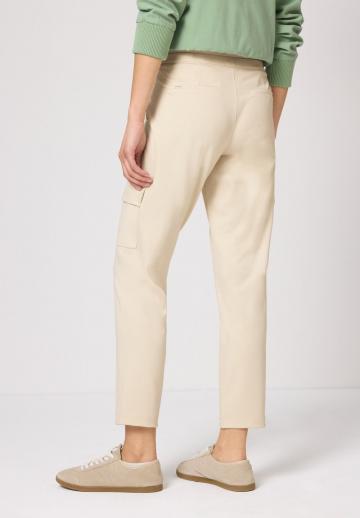 Брюки с накладными карманами