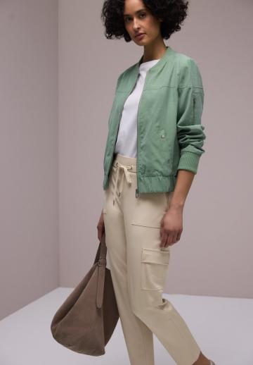 Брюки с накладными карманами