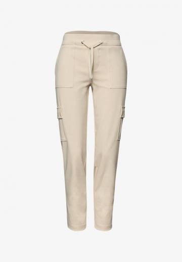 Брюки с накладными карманами