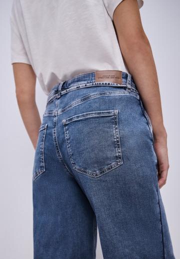 Клешеные джинсы