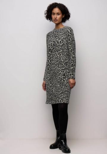 Вязаное платье