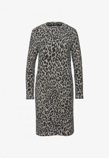 Вязаное платье