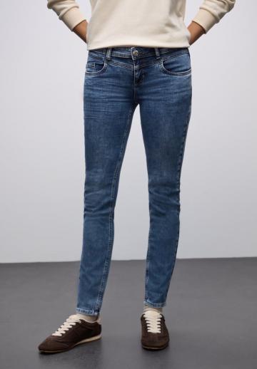 Узкие джинсы