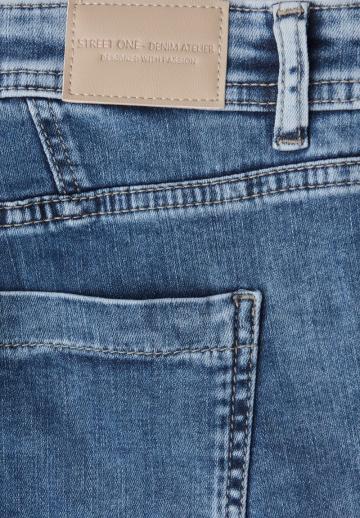 Узкие джинсы