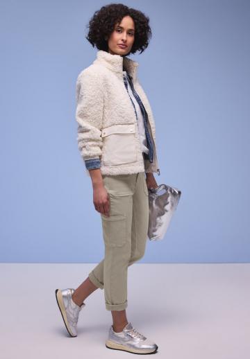 Короткие джинсы