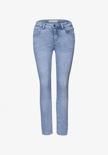 Короткие джинсы