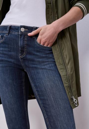 Короткие джинсы